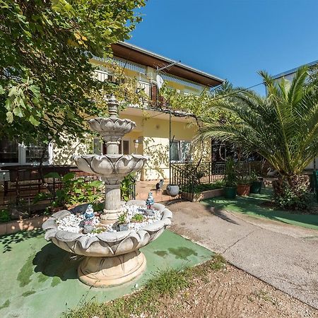 Apartments And Rooms Dragica Starigrad Paklenica Exterior foto