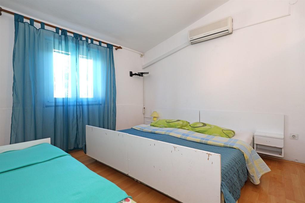 Apartments And Rooms Dragica Starigrad Paklenica Exterior foto