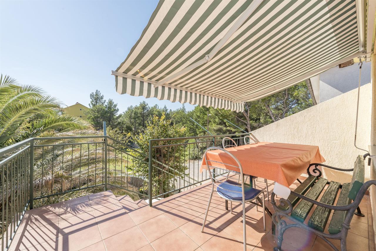 Apartments And Rooms Dragica Starigrad Paklenica Exterior foto